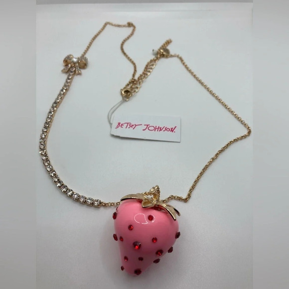 BETSEY JOHNSON Enamel Pink Strawberry Necklace with Red Crystal Seeds NEW NWT - Picture 1 of 13